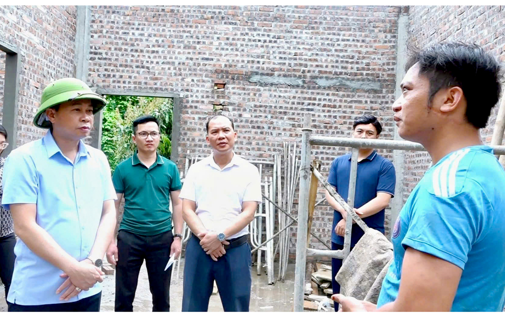 Lãnh đạo huyện Văn Yên kiểm tra công tác xóa nhà dột nát cho hộ nghèo, gia đình chính sách tại xã Đại Sơn
